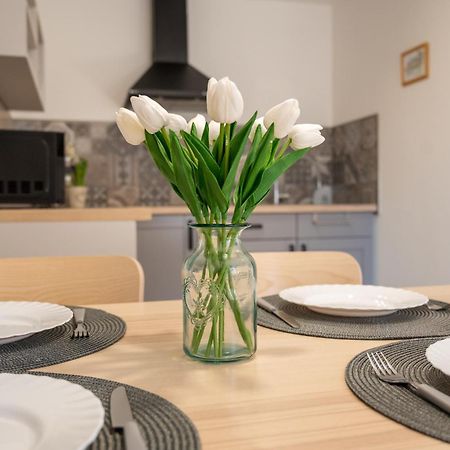 Tuenderkert Apartman Gyula Buitenkant foto