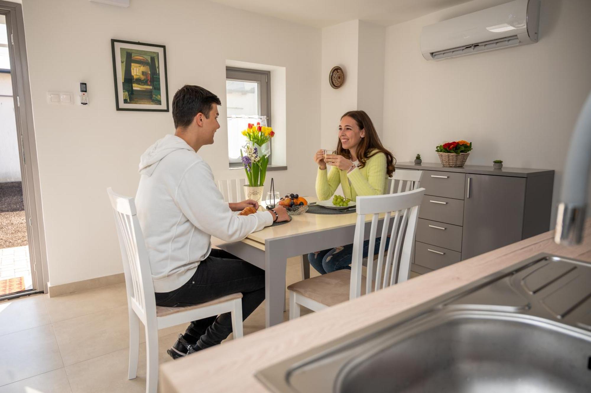 Tuenderkert Apartman Gyula Buitenkant foto