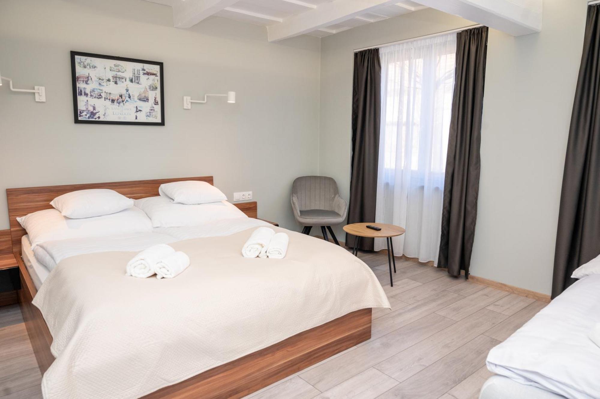 Tuenderkert Apartman Gyula Buitenkant foto