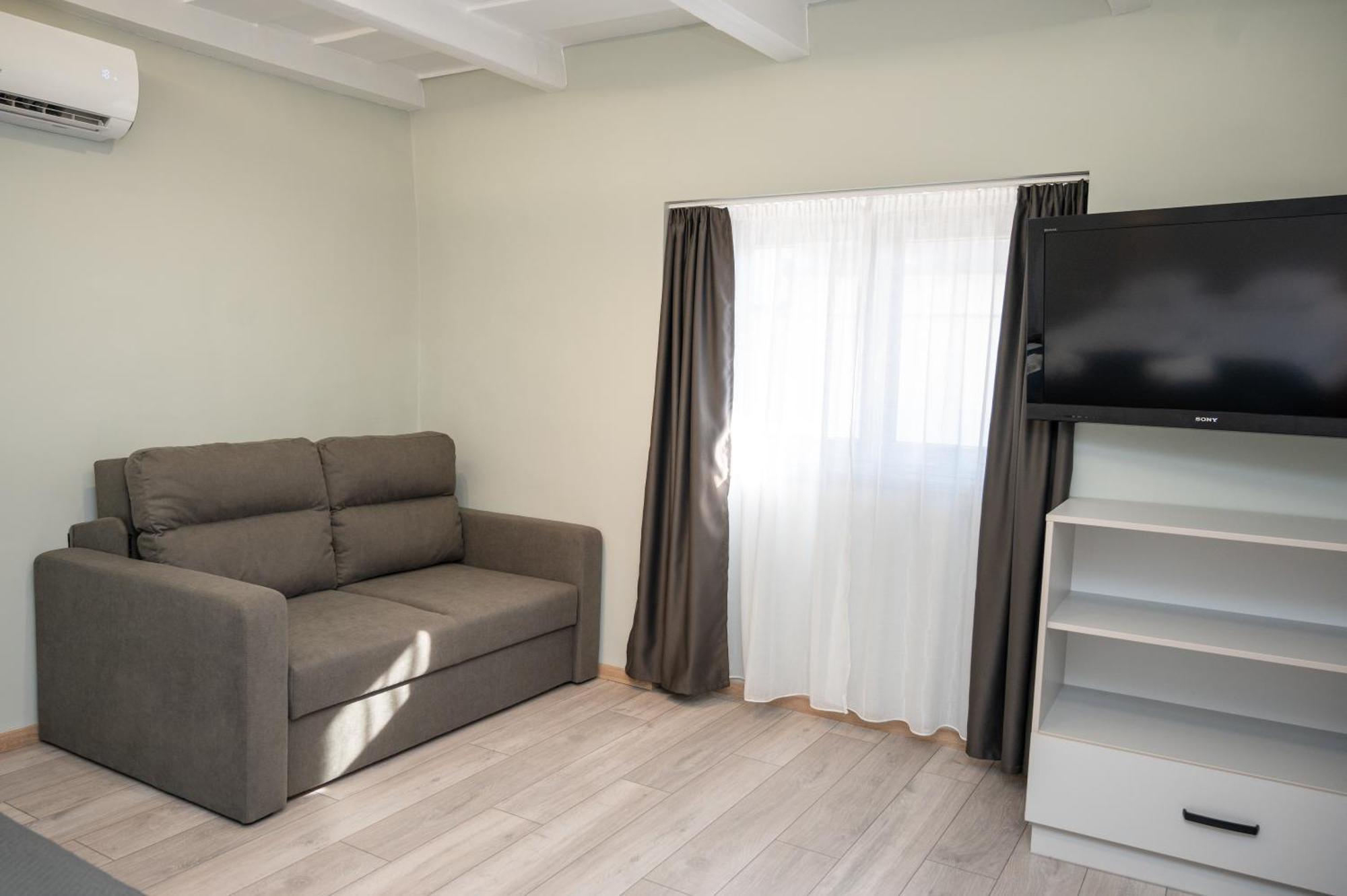 Tuenderkert Apartman Gyula Buitenkant foto