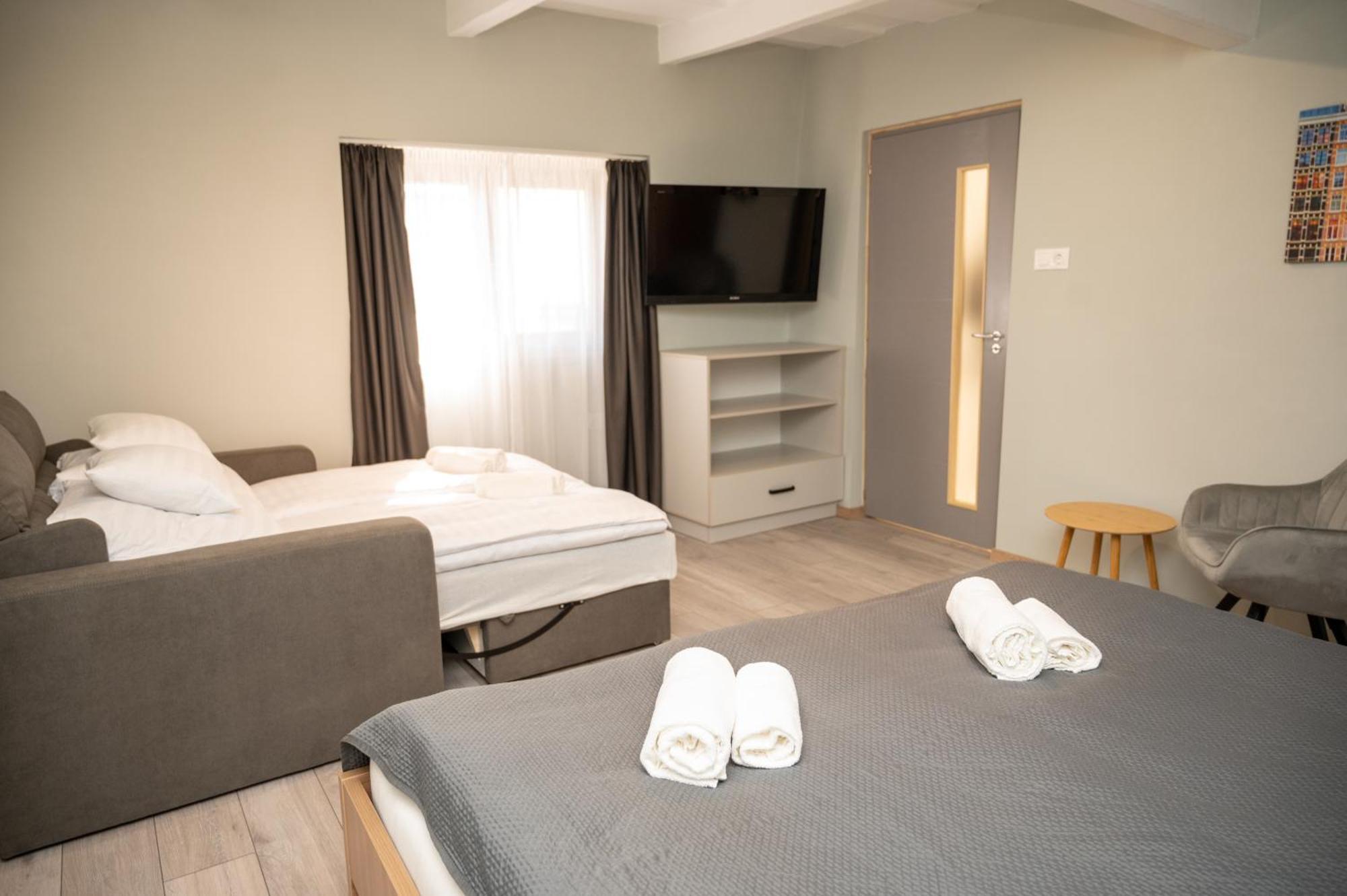 Tuenderkert Apartman Gyula Buitenkant foto