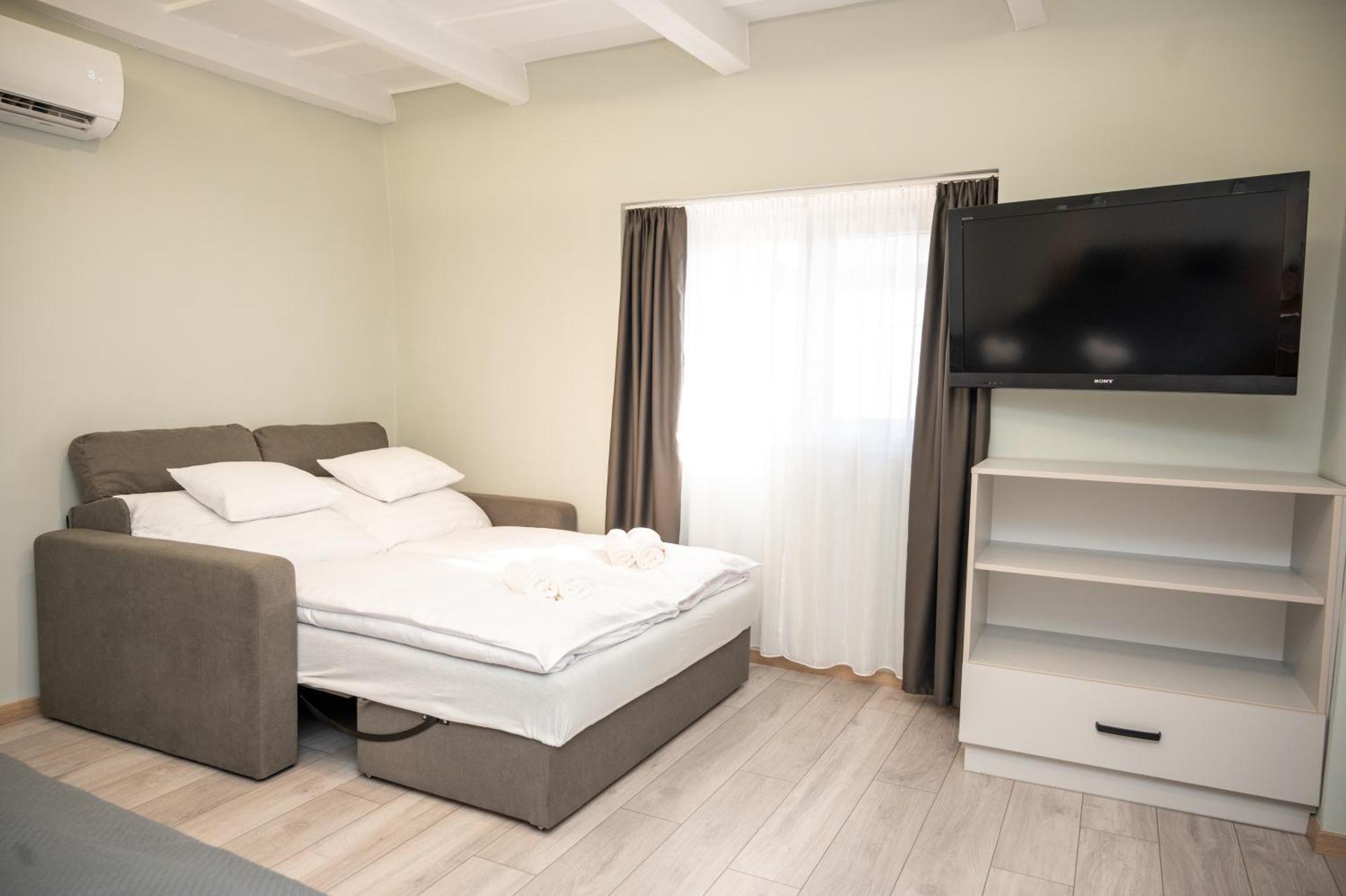Tuenderkert Apartman Gyula Buitenkant foto
