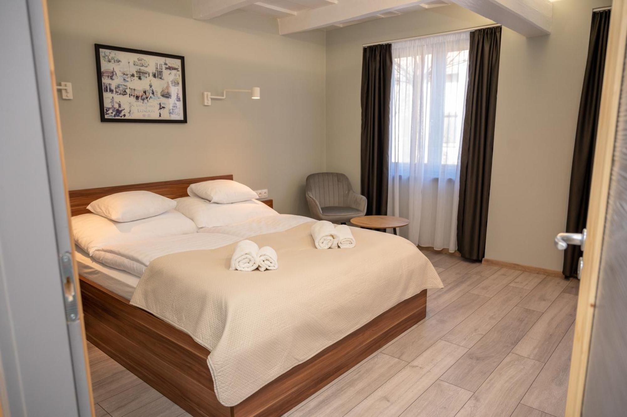 Tuenderkert Apartman Gyula Buitenkant foto