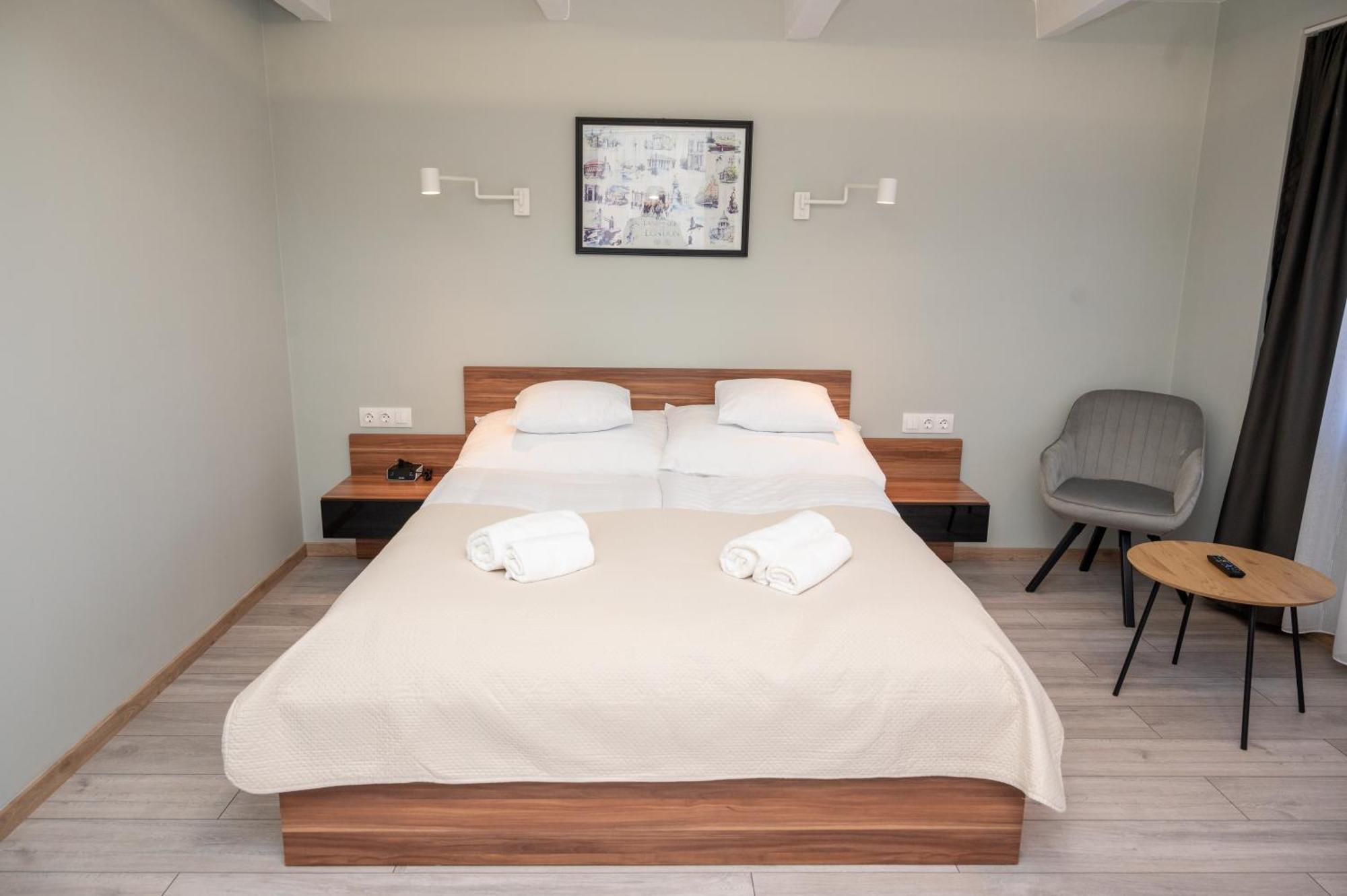 Tuenderkert Apartman Gyula Buitenkant foto